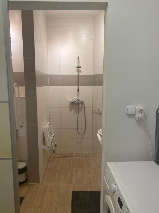 Tatra Apartment By The Danube Fully Accessible Budapeste Exterior foto