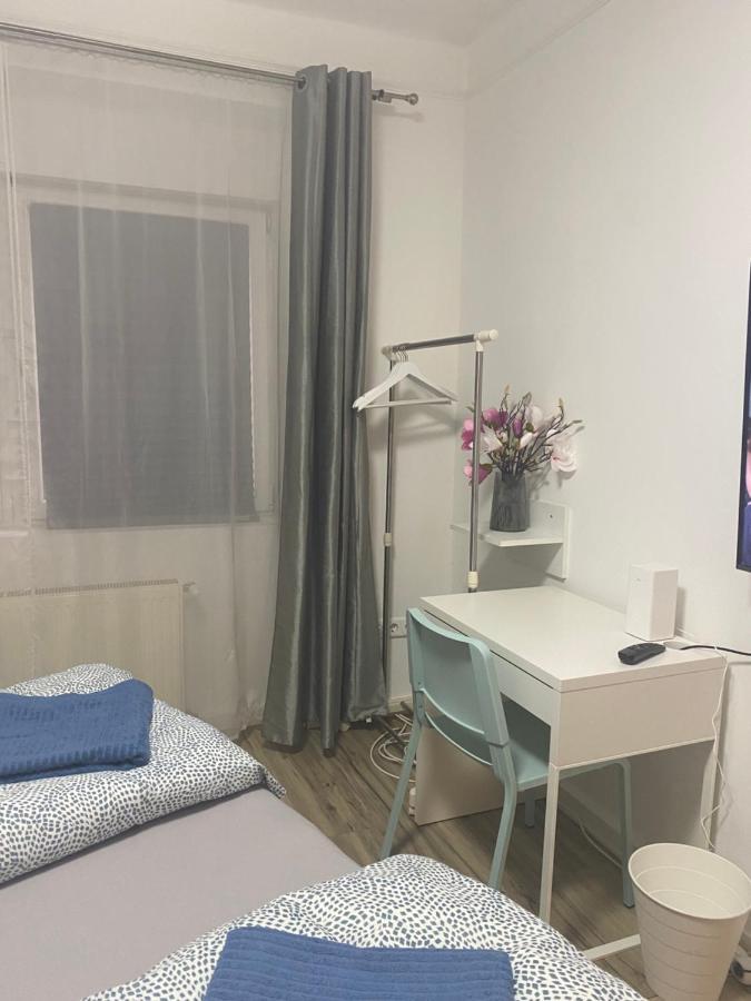 Tatra Apartment By The Danube Fully Accessible Budapeste Exterior foto
